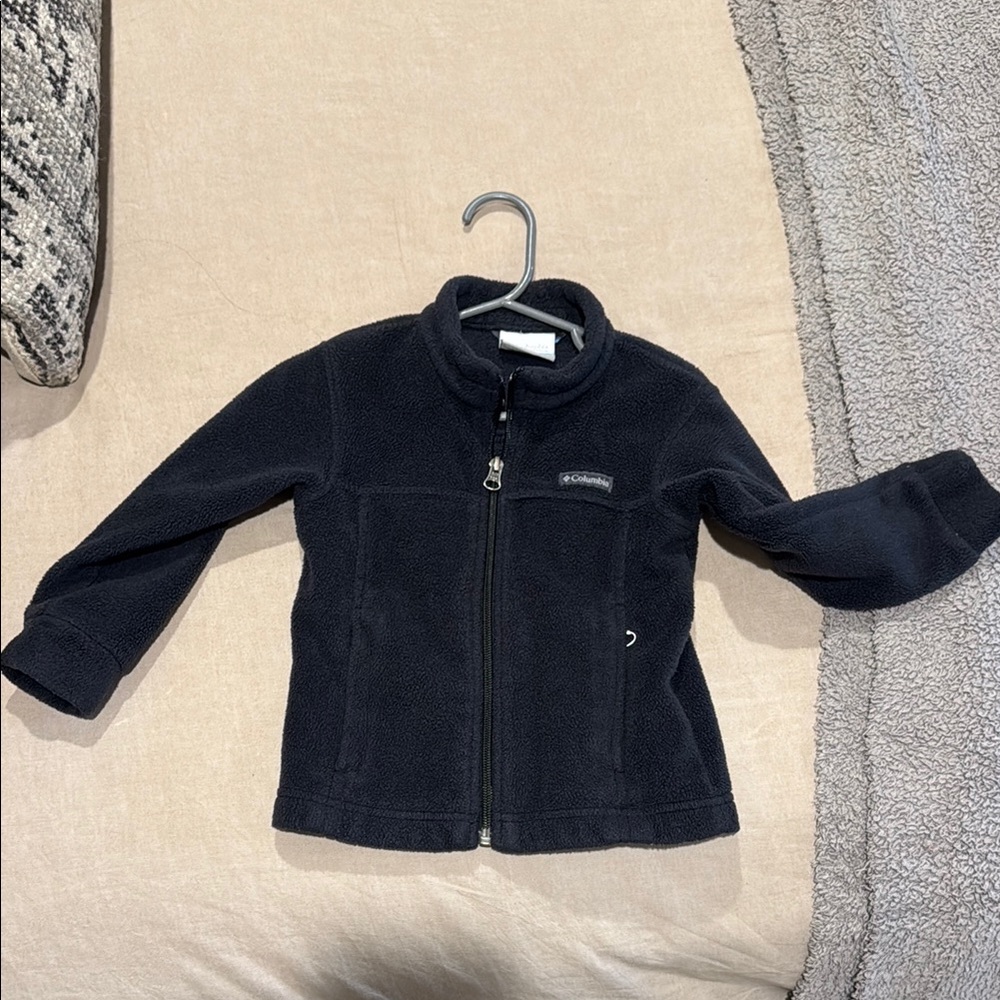 Columbia Black Fleece Jacket with Full-Length Zipper and Stand-Up Collar